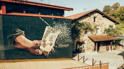 Guided visits in Basque cider celars